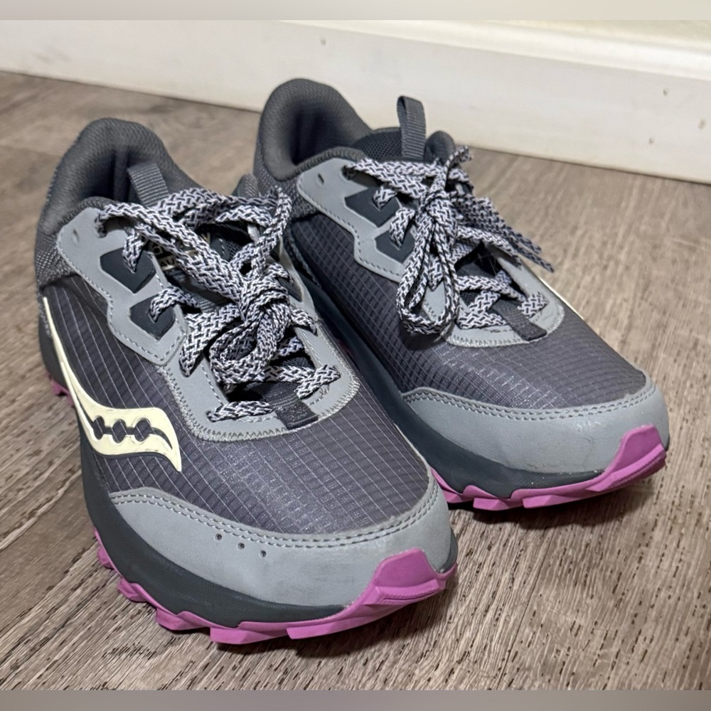 Saucony Women’s Aura TR Trail Running Shoes | Fossil & Grape | Size 7.5 - Picture 3 of 7